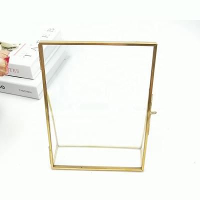 China Home DIY flower galss dry picture frame metal photo frame table decoration classic glass vase ornaments for sale