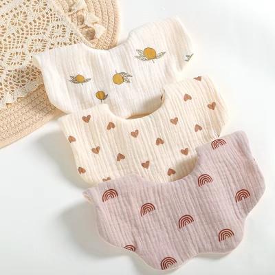 China Hotsale Baby Bibs Newborn Cotton Gauze Petals Cute Rotating Bibs Waterproof Thickening à venda