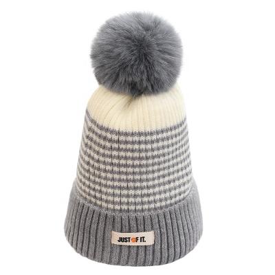 China Custom beanie hat with pompom for sale