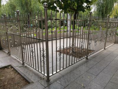 中国 Iso 9001 Steel Picket Fence Wrought Picket Top Garden 6 Ft Tall Durable Prefabricated 販売のため