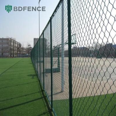 Chine Fence à chaîne de 6 et 8 pieds avec revêtement en PVC et finition galvanisée à vendre