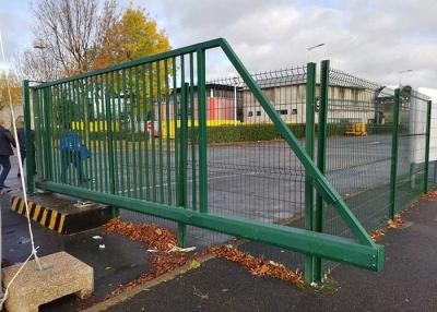 Chine La poudre a enduit la barrière Gate de jardin en métal de portes coulissantes à vendre