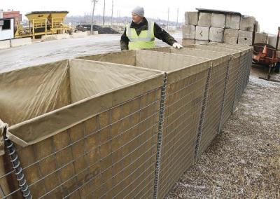 中国 軍の溶接された網のGabion Hescoの障壁の送風壁 販売のため