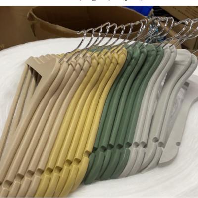 China Eco-Friendly Hanger Eco-Friendly Biodegradable Adult Basic Hot Selling Recycle Hanger for sale