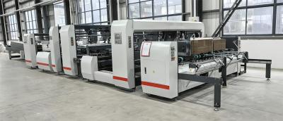 China Vollautomatische doppelspaltende gewölbte Kistenklebmaschine 45KW JH-2400F-P zu verkaufen