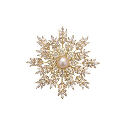 China Unique 18k Gold Luxury Crystal Jewelry Brooch Flake Snow Jewelry Accessories Snow Flake Brooch Jewelry Brooch Luxury For Women for sale