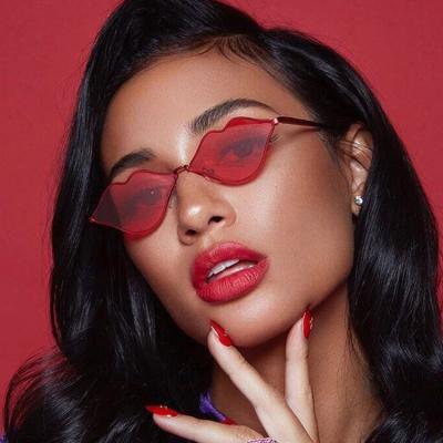 China Fashion sunglasses 2022 fashion trend red color kiss lip shape designer metal women eyewear shade thin vintage sun glasses wholesale for sale