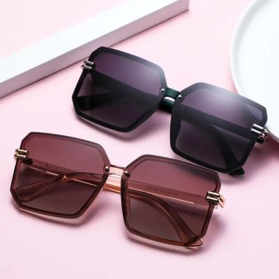 China Fashion Sunglasses 2022 Luxury Square Eyewear Women Men Trend New Arrival Polarized Vintage Female Sunglasses Shade Custom Logo for sale