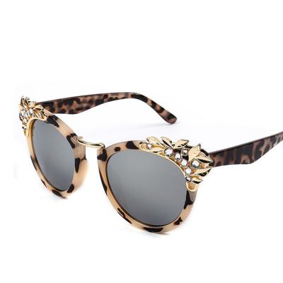 China Bling Oversized Shades Personality Sunglasses Luxury Retro Classic Fashion Sunglasses Rhinestone Cat Eye Glass Shades for sale