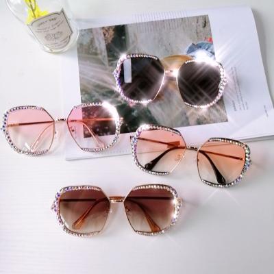 China Fashion Sunglasses 2021 New Rhinestone Diamond Sun Glasses Personalized Retro Luxury Fashion Colorful Sunglasses For Women for sale