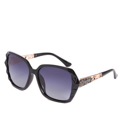 China Fashion Sunglasses 2021 New Big Frame Diamond Sunglasses Shape Women Polarized Outdoor Travel Shades Sunglasses for sale