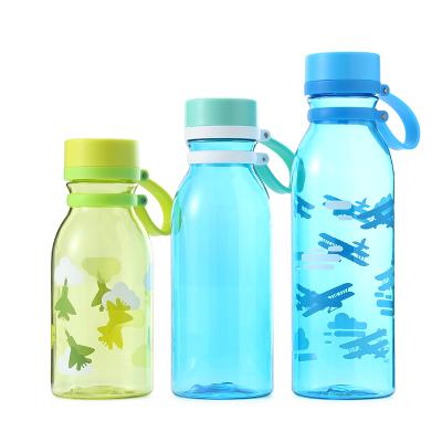 China Sustainable Custom Logo BPA Free Tritan Water Bottles Plastic Sports Drinking Bottle With Handle for sale