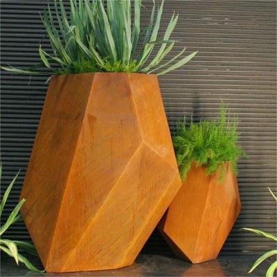 China Maceta hexagonal de acero de Corten del plantador geométrico interior y al aire libre del metal en venta