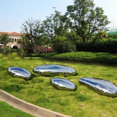 China Escultura de acero inoxidable de forma de guijarro de jardín para césped en venta