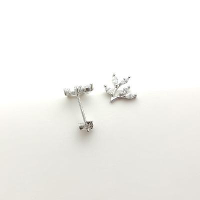 China CLASSIC Custom Simple Rhodium Plated 925 Sterling Silver 5 A Zircon Leaf Small Stud Earrings For Women for sale