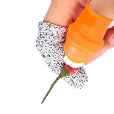 China Custom Garden Thumb Knob Finger Picking Tool Silicone Silicone Thumb Plant Harvesting Knives for sale