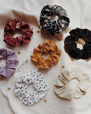 China Custom Bikini Factory Custom Design Silk Hair Scrunchies Extra Large Satin Women Hair Scrunchies Logo Printed Smooth Hair Scrunchies for sale