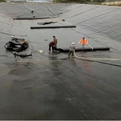 China HDPE Geomembrane de 0.5-3.0m m para trazador de líneas del vertido de la charca impermeable del proyecto o de la agricultura y barrera de la raíz en venta