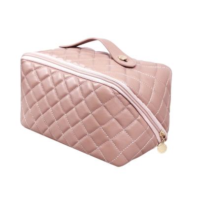 China Hot Luxury High Quality Large Capacity Travel Multifunctional Toiletry Makeup Bag Organizer for Cosmetic Skin Care with Compartments for sale