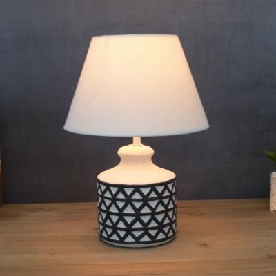 China Hand Painting Unique Design YH Modern Decorative White And Black Triangular Pattern Bed Side Table Lamp Ceramic Table Lamps With Shade for sale