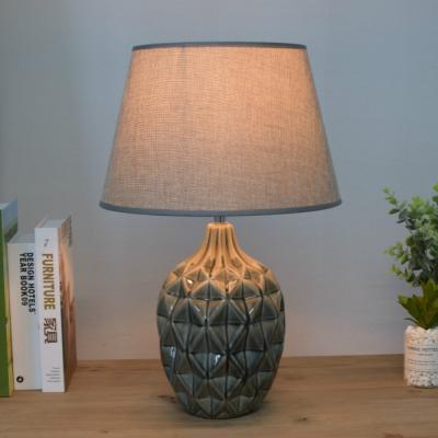 China Wholesale New Style Hand Paint Chandelier Cracked Lamp Hotel Decor Bedside Decor Bed Side Table Lamp YH 19088-3 Brown With Lampshade for sale