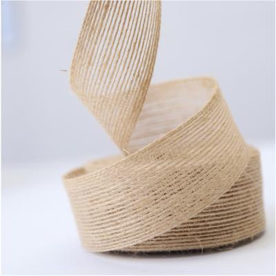 China DIY Handmade Crafts Wholesale Natural Hessian Burlap Lace Ribbon Roll Wedding Party Christmas DIY Crafts Gift Wrapping for sale