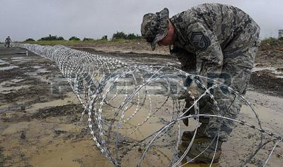 China Stainless Steel Concertina Razor Wire High Strength Customized BTO-30 BTO-65 for sale