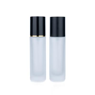 China 30 ml leere Flasche Einfachheit Neudefiniertes Frostglas mit schwarzer Plastikkappe zu verkaufen