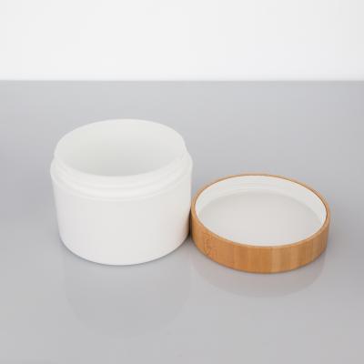 China 250ml Plastic White Cylindrical Smooth bottle With Bamboo Lid For Empty Cream Jar en venta