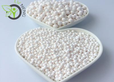 China Mini Witte Geactiveerde Alumina Ballen/Geactiveerde Alumina Parels Vlotte Oppervlakte Te koop