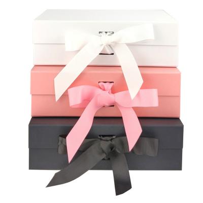 China Recycled Magnetic Closure Gift Boxes Custom Logo Magnetic Closure Folding Box With Materials Sliver And Rose Gold Finish for sale