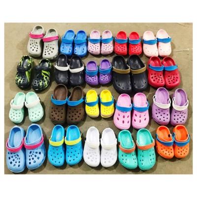 China Damping slippers for kids slides flat running shoes men's running sandals slippers women's shoes for sale