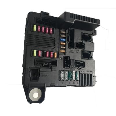 China Fuse Box 8200306033 Petrol Fusebox Body Control S118399300 MEGANE Engine Compartment UNIT MODULE Protection Cover 2009 STANDARD 1.6L for sale