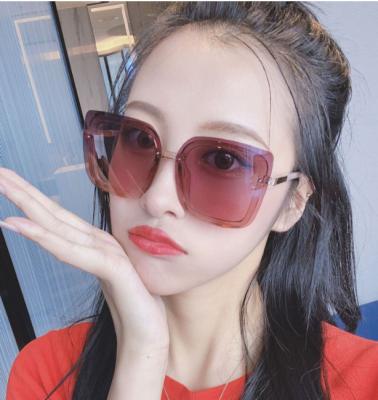 China Fashion Sunglasses Women Shape Sunglasses Big Frame Sunglasses Anti-UV Polarized Sunglasses for sale