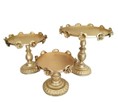 China Luxury birthday decoration romantic European style metal cake stand set to wedding birthday party decoration for sale