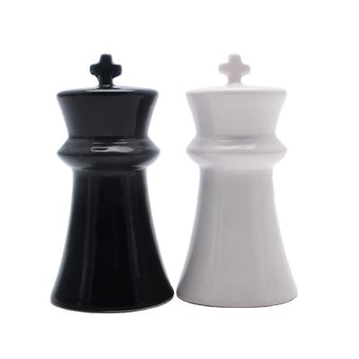 China Viable Customized International Ceramic Chess Shape Salt Shaker and Pepper Shaker Salt and Pepper Shaker Set for sale