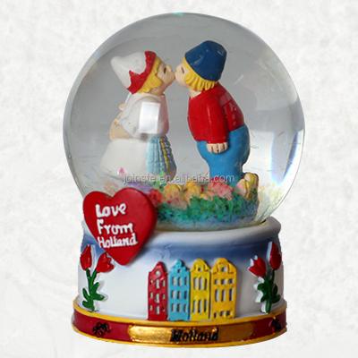 China Europe forever in favor of love couples snow globe, wedding snow globe factory wholesale for sale