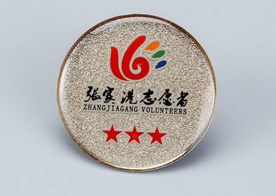 Cina L'abitudine ha impresso i perni del risvolto dello smalto con il logo dello sport di squadra/logo corporativo in vendita