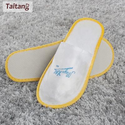 China Cheap Custom Made White Hotel Slippers Disposable Bathroom Disposable Slippers Home Spa Hotel Spa Slippers With Logo for sale