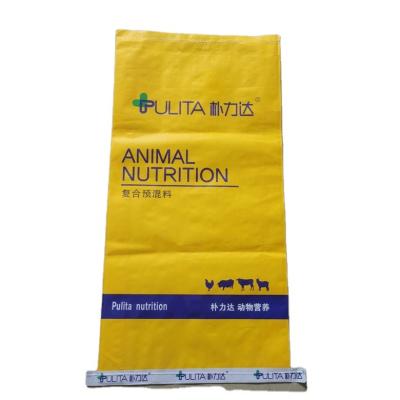 China Good Price Waterproof And Moistureproof Animal Feed Bopp Film Bags Poultry Livestock Packaging Feed Bag for sale