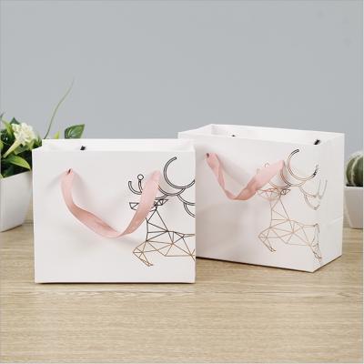 China Recyclable custom printed luxury retail paper shopping bag, low cost paper bag, color paper bag supplier for sale