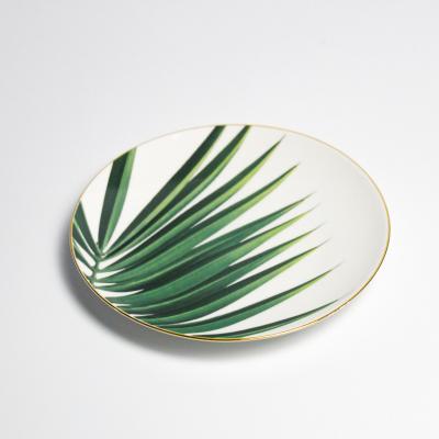 China Sustainable Wholesale South American Style Round Shaped Wedding Green Porcelain Leaf Plates With Gold Edge for sale