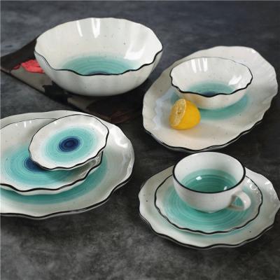 China Spiral Viable Design Flower Porcelain Elegant Spotted Dinnerware Set For Banquet for sale