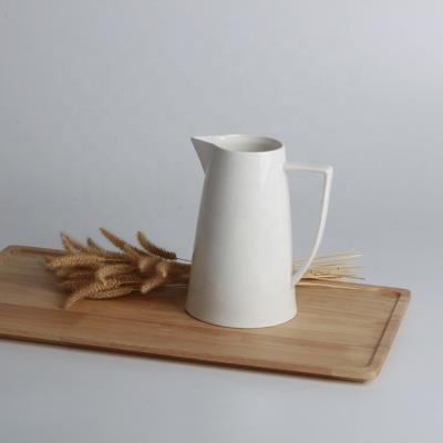 China Cheap viable white durable wholesale fine china ceramic milk water jugs for restaurant for sale