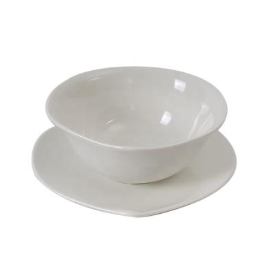 China Viable Made In White Ceramic Porcelain Tableware Low Price Pottery Heart Shaped Serving Bowl for sale