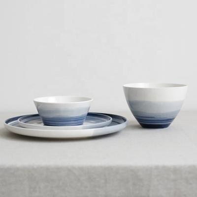 China Modern Lined Italian Fine Porcelain Dinnerware Sustainable Dinnerware Set for sale