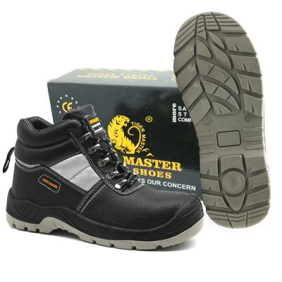 China Anti Slip Oil and Steel Toe Anti Slip Safety Boots Anti Slip Puncture Work Shoes Men Work Safety Shoes for sale