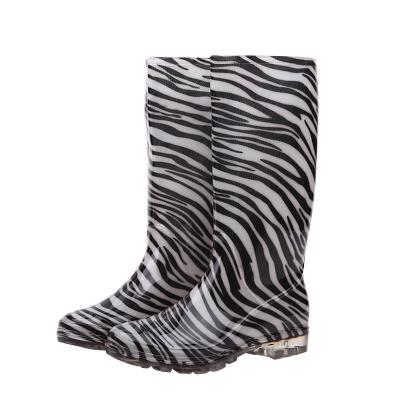 China Lightweight High Slip Knee High Slip Resistant Waterproof Safety Non Glisten PVC Rain Boots Womens for sale