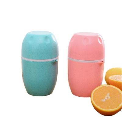 China Food Grade Lemon Juice Presser Juicer Cup Portable Manual Squeezer for sale