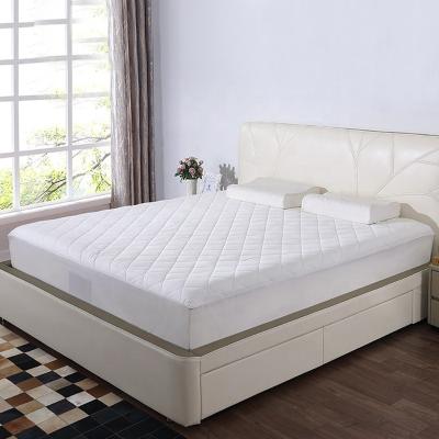 China 100% Waterproof Anti-bacteria Polyester Mattress Protector Bed Plug In Bedspread Heavy Duty Fitted Hotel Mattress Cover Style Quilted Bedspread for sale